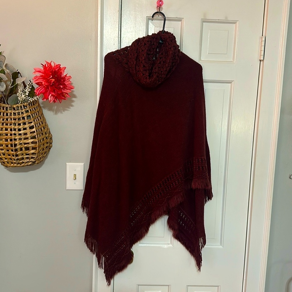 Skyline collection sweater Cape